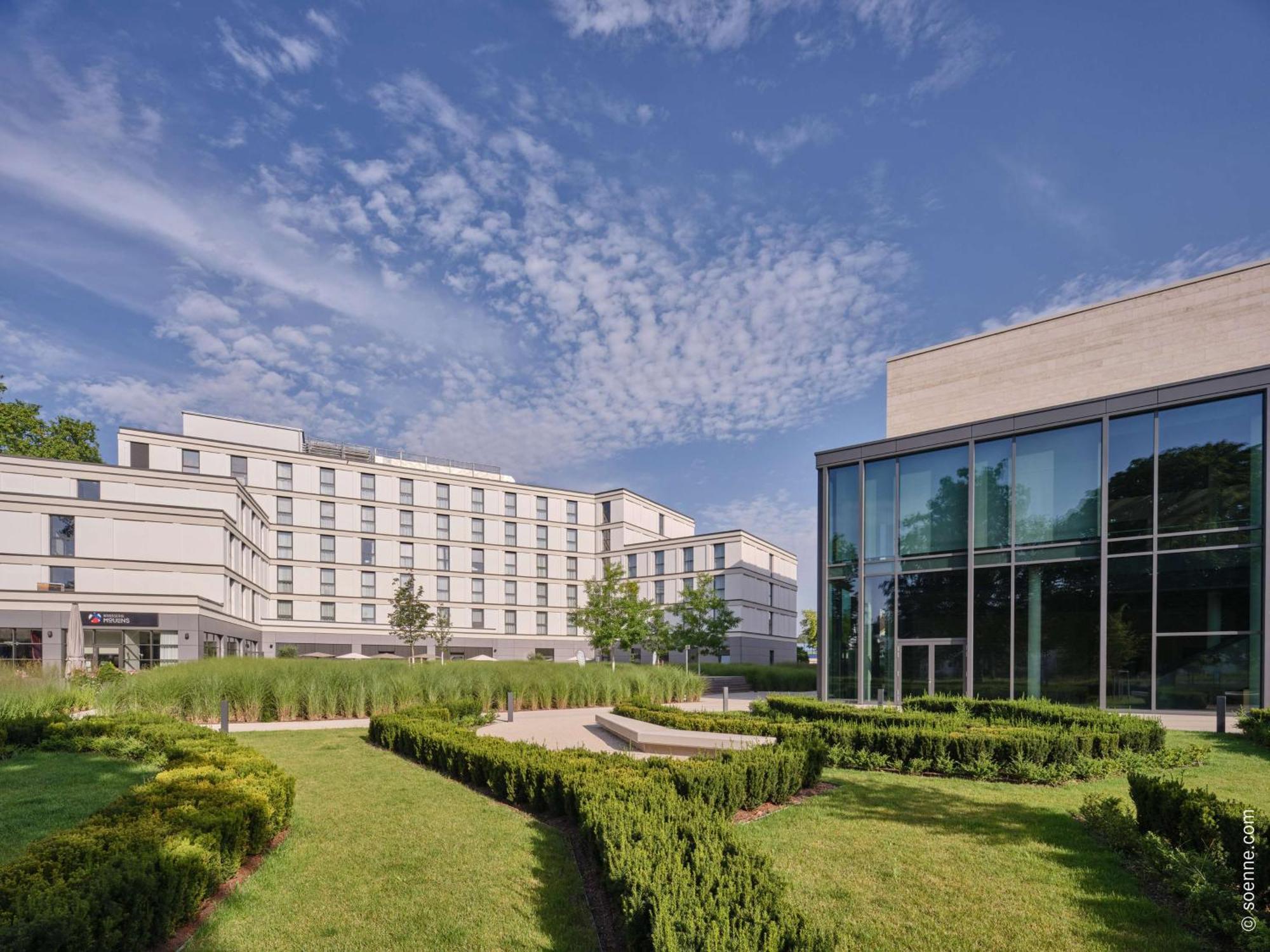 Dorint Parkhotel Frankfurt / Bad Vilbel Bagian luar foto
